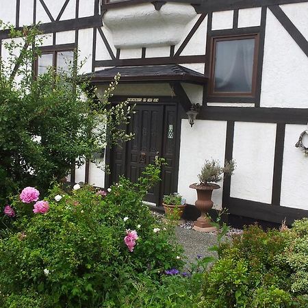 Bed and Breakfast Hemingway'S By The Sea Виктория Экстерьер фото