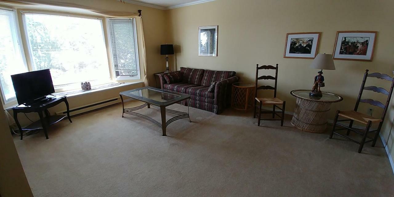 Bed and Breakfast Hemingway'S By The Sea Виктория Экстерьер фото