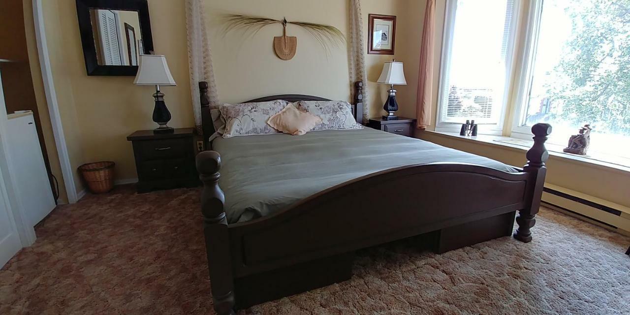 Bed and Breakfast Hemingway'S By The Sea Виктория Экстерьер фото