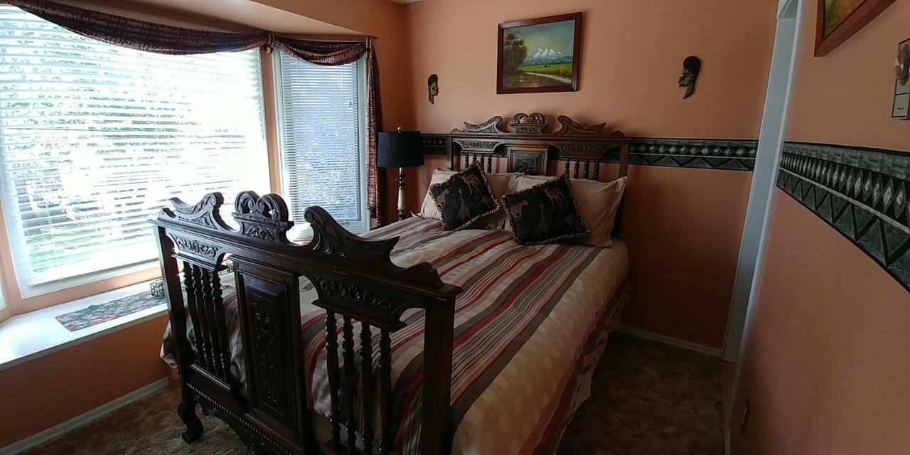 Bed and Breakfast Hemingway'S By The Sea Виктория Экстерьер фото