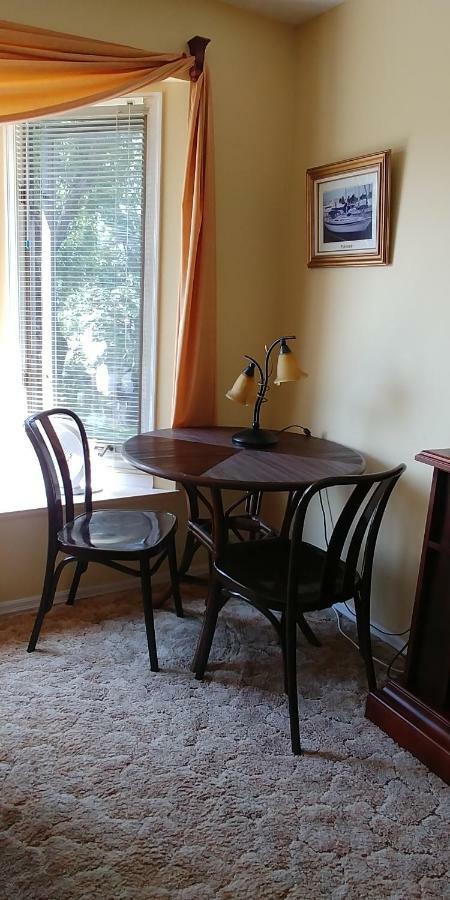 Bed and Breakfast Hemingway'S By The Sea Виктория Экстерьер фото