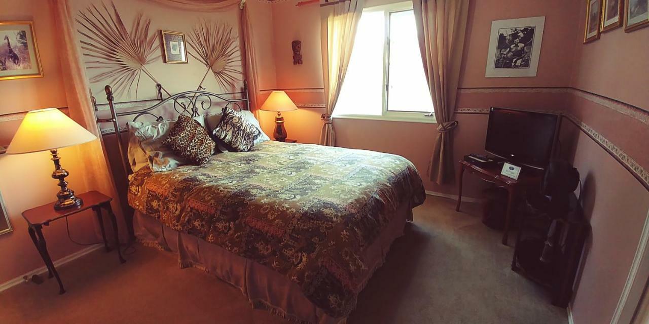 Bed and Breakfast Hemingway'S By The Sea Виктория Экстерьер фото