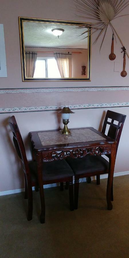 Bed and Breakfast Hemingway'S By The Sea Виктория Экстерьер фото