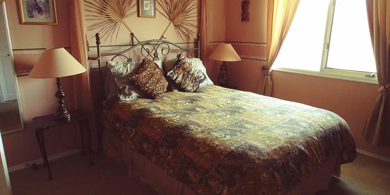 Bed and Breakfast Hemingway'S By The Sea Виктория Экстерьер фото